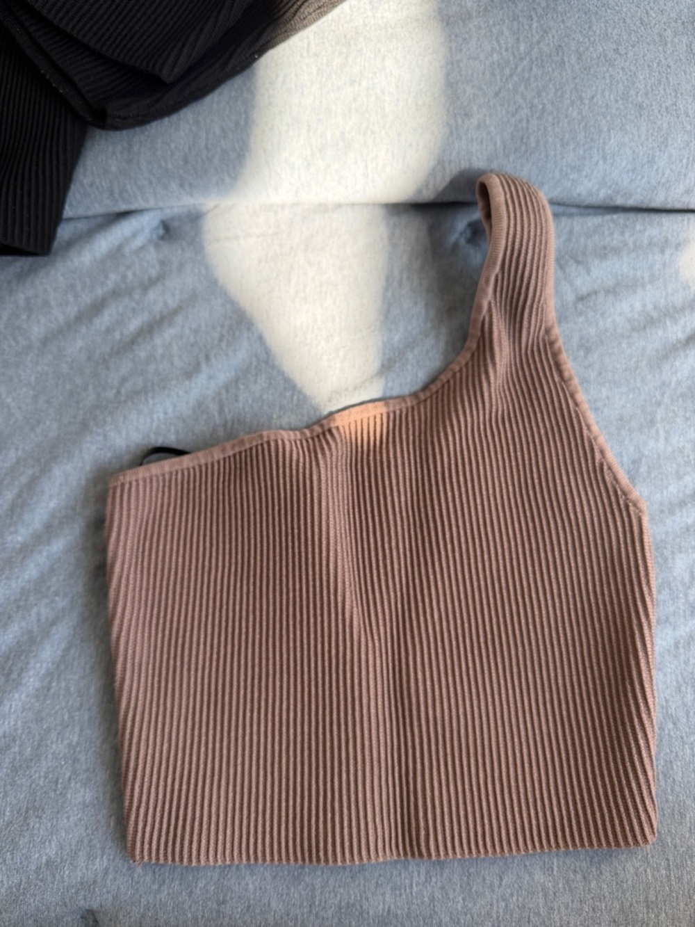 Babaton Ribbed One-Shoulder Crop Top